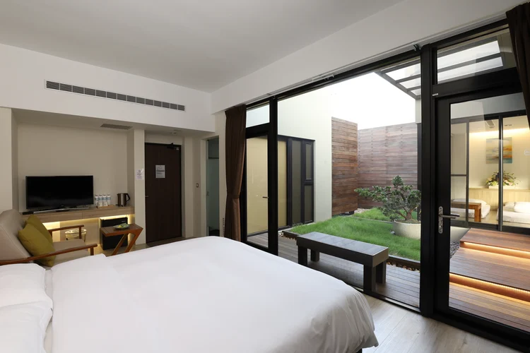 Hotel Z #1