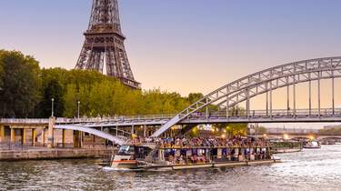 Seine River Sightseeing Cruise with Eiffel Tower Views