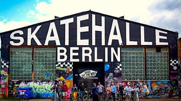 Discover Alternative Berlin: Bike Tour through Kreuzberg & Neukolln