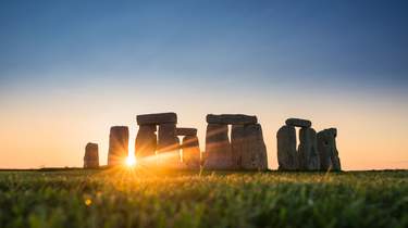 Stonehenge and Bath Day Tour from London with Optional Windsor