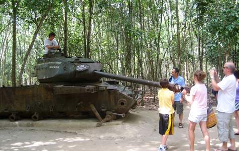 Sài Gòn Có Gì Chơi? Bỏ Túi 10 Hoạt Động “Rất Gì & Này Nọ” 10 7249c1aa Cu Chi Tunnels Private Tour Sài Gòn Có Gì Chơi? Bỏ Túi 10 Hoạt Động “Rất Gì & Này Nọ”