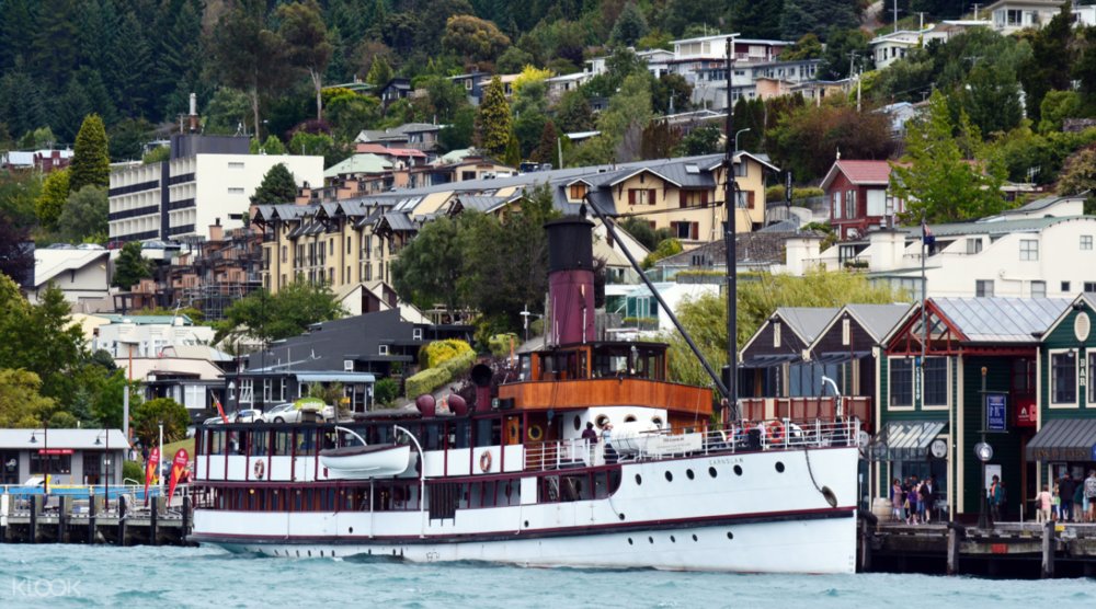 Take in the sights on an iconic steamship 