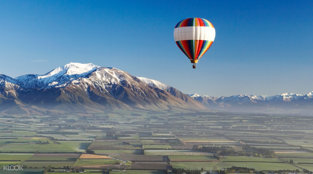 hot air balloon ride over queenstown