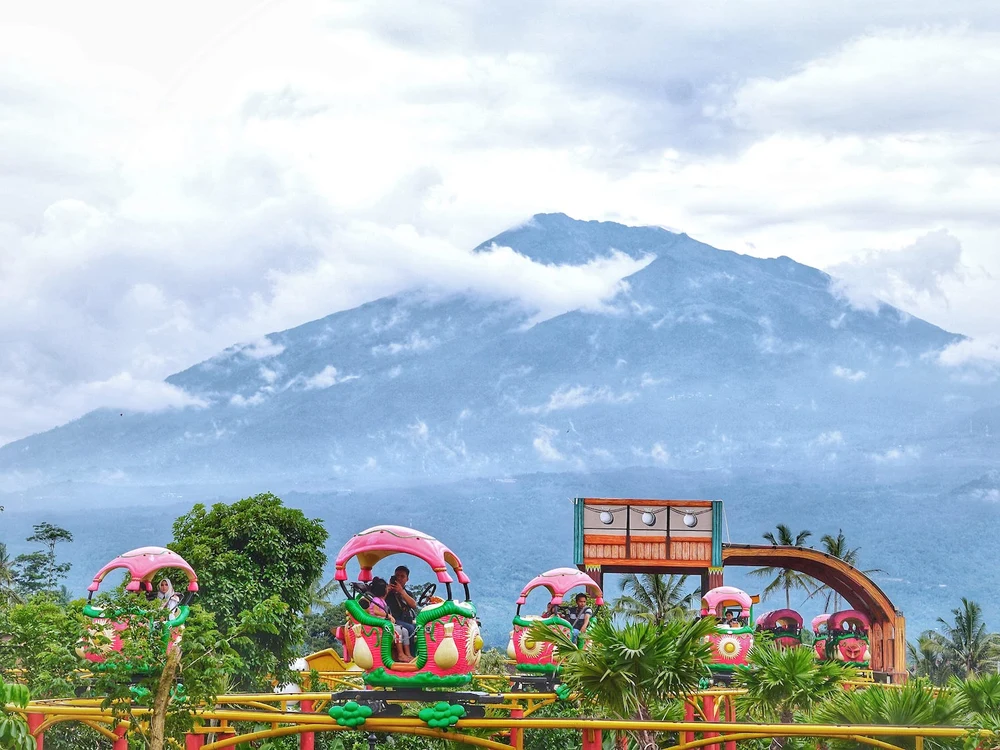 Saloka Park - KUMBANG LAYANG