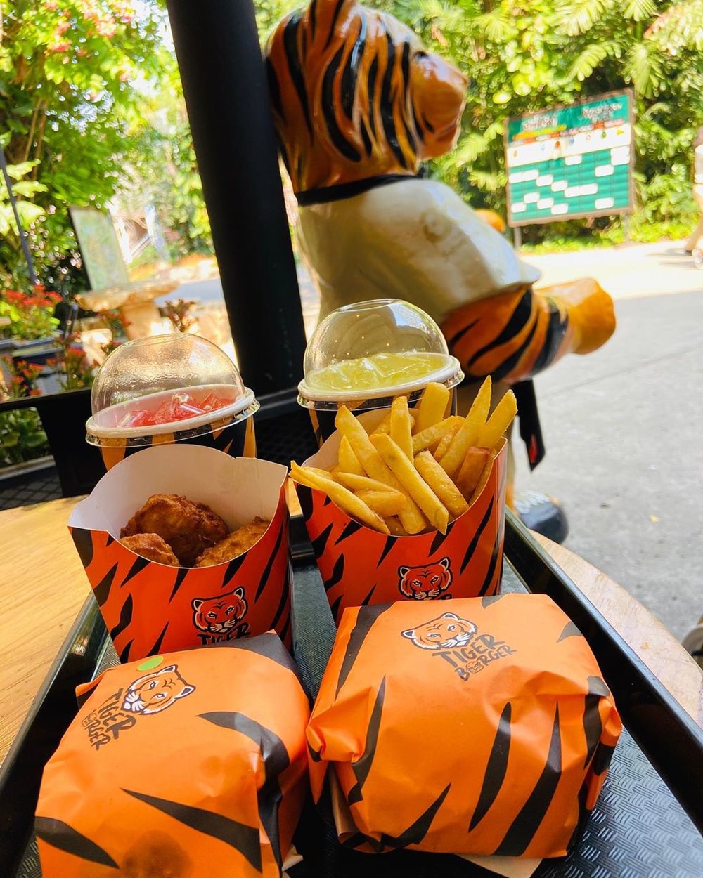  Tiger Burger ซุ้มอาหารฟาสต์ฟู้ดที่มาในธีมเสือ