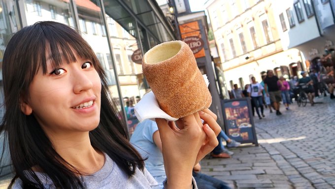 大人小孩都愛的Trdelnik。Photographer | Serina Su