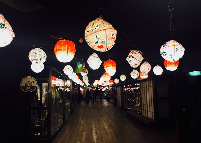 日本夏季廟會風格裝潢。 Photographer | Zach Huang