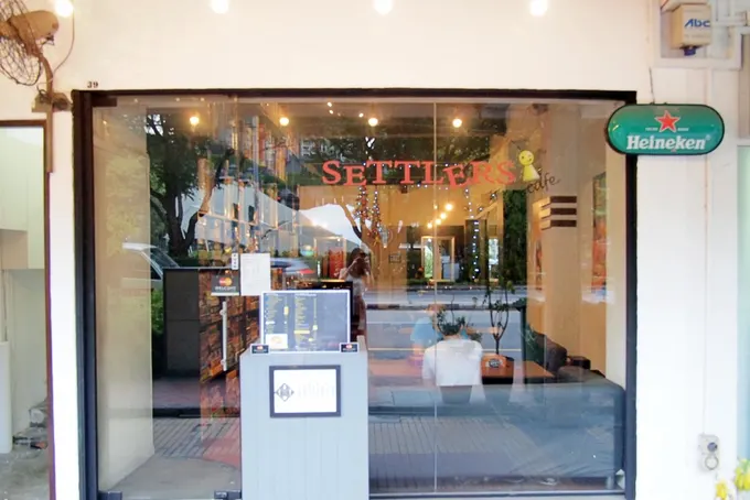 quán cafe ở singapore: cafe boardgame settler's cafe