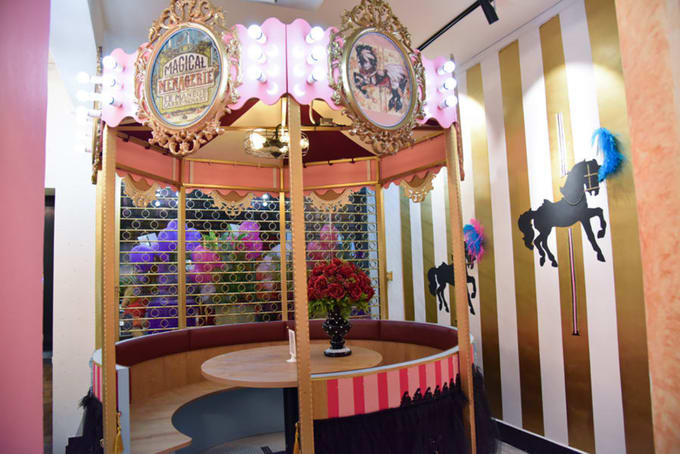 quán cafe ở singapore: nội thất quán oh my tian