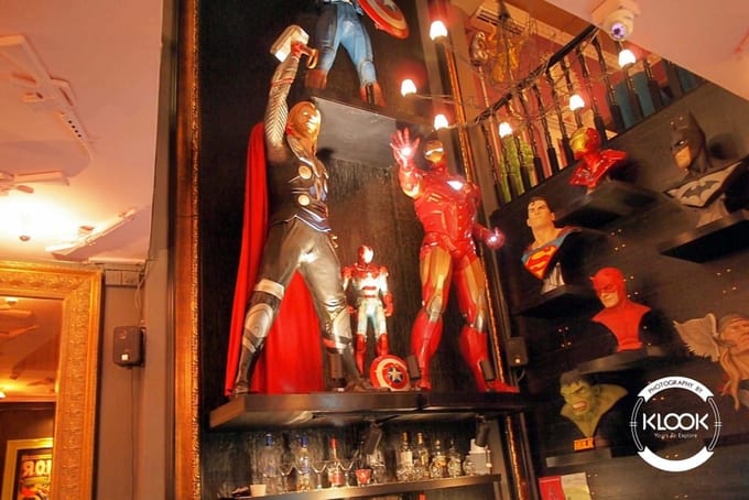 quán cafe ở singapore: nội thất quán hungry heroes