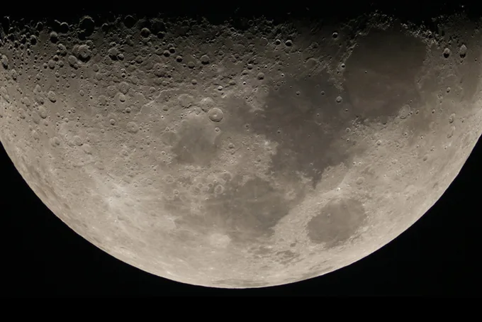 mùa thu ở hokkaido: ngắm mặt trăng qua kính thiên văn