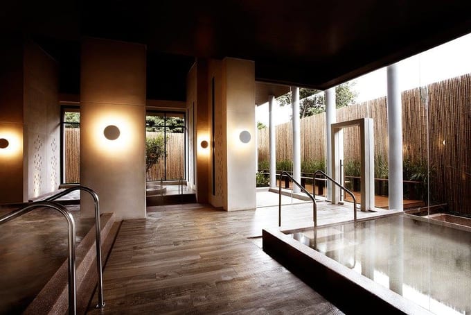 hồ tắm tại yunomori onsen &amp; spa