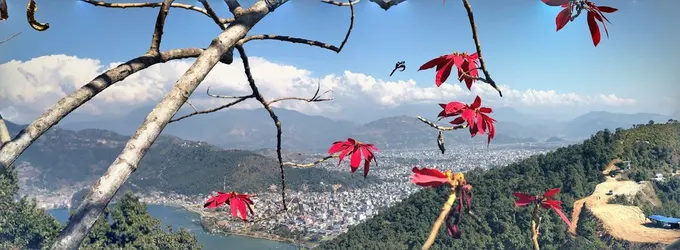 du lịch nepal: cảnh từ con đường đến world peace pagoda