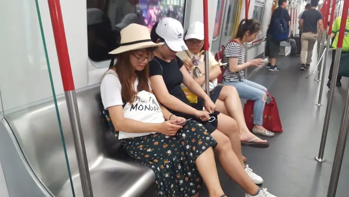 lịch trình du lịch hong kong: tàu điện ngầm