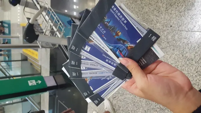 lịch trình du lịch hong kong: nhận sim tại sân bay