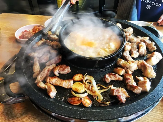 thịt nướng là một món ngon trong ẩm thực seoul