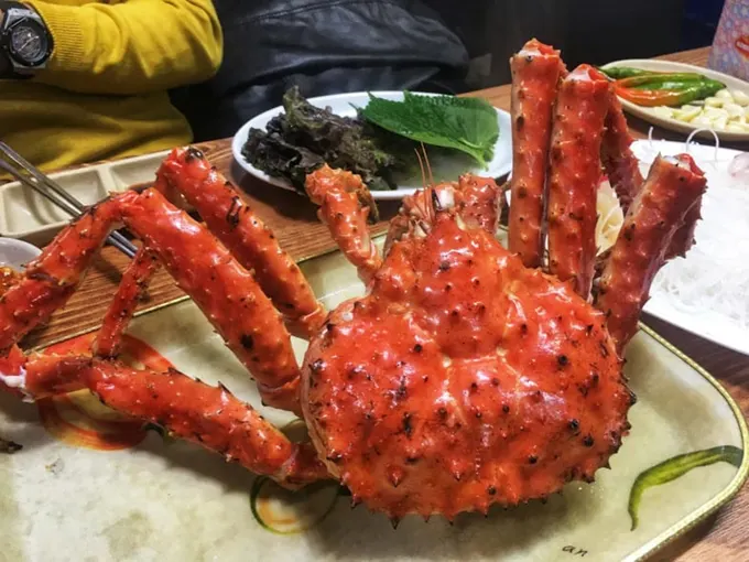 king crab là một món phải thử trong ẩm thực seoul