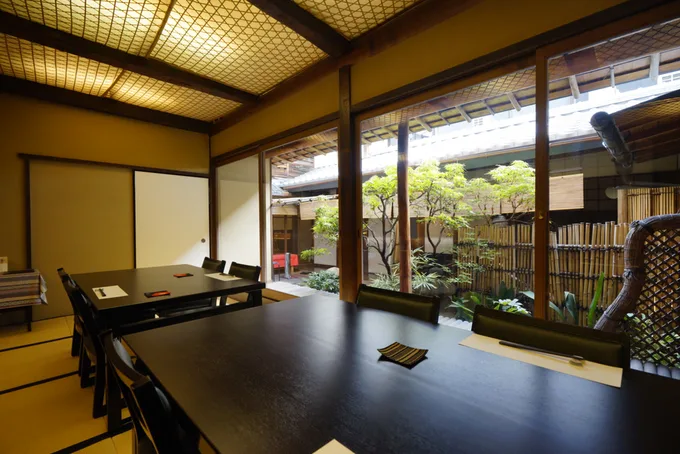 nhà hàng kyoto obanzai là một nơi đáng ghé trong lịch trình ngắm mùa thu ở kyoto