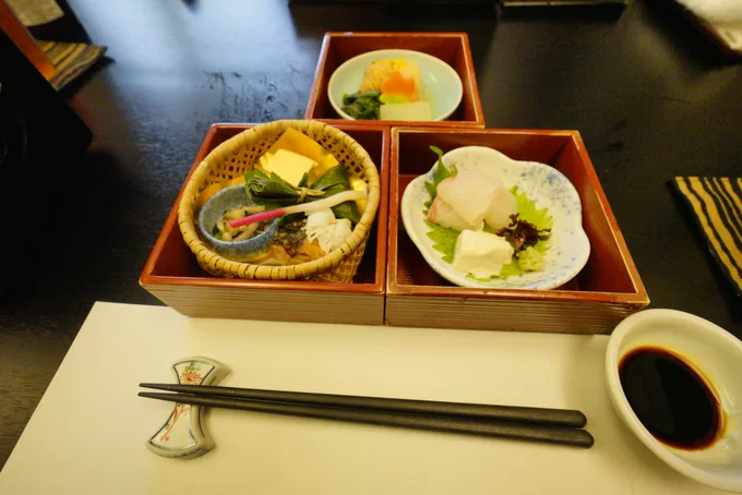 món ăn đặc trưng tại kyoto obanzai trong lịch trình ngắm mùa thu ở kyoto