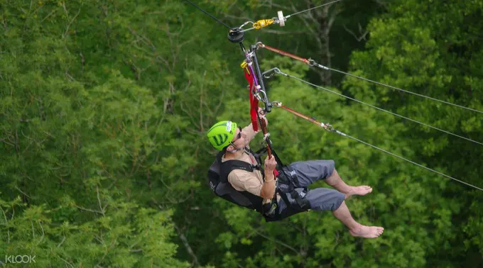 giant swing là một hoạt động ngoài trời tại singapore có cảm giác mạnh