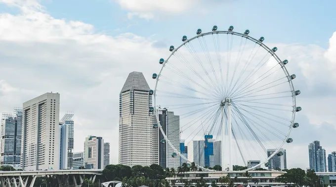 trải nghiệm singapore flyer trong lịch trình du lịch singapore 3 ngày dành cho gia đình