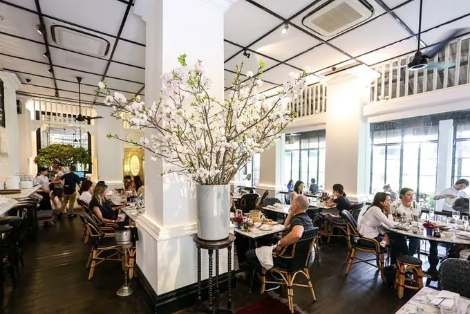 ăn uống tại PS cafe trong lịch trình du lịch singapore 3 ngày dành cho gia đình
