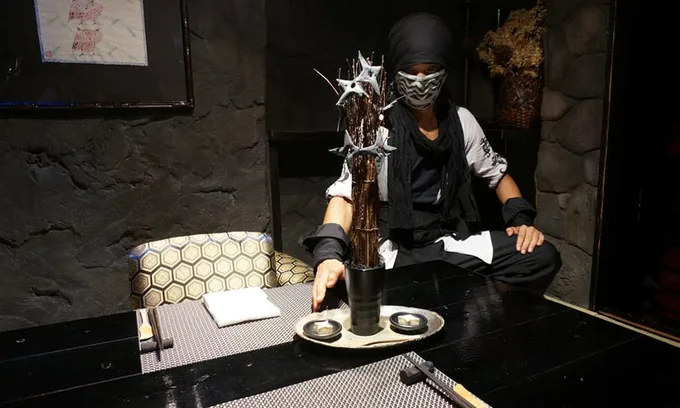 ninja cafe là một trong 10 quán cafe ở nhật bản có phong cách độc đáo