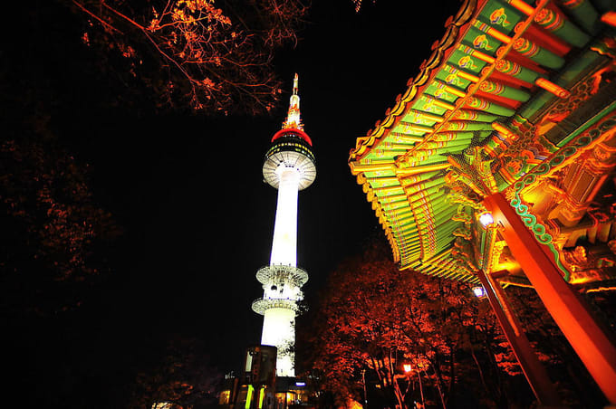 tháp N seoul vào ban đêm
