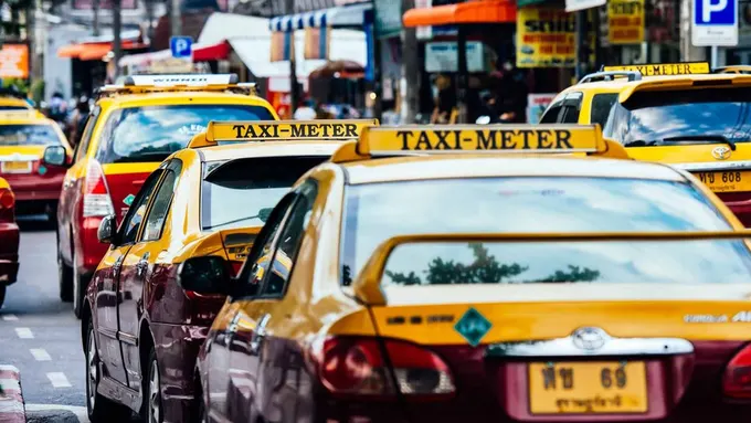 taxi là một loại phương tiện công cộng ở thái lan