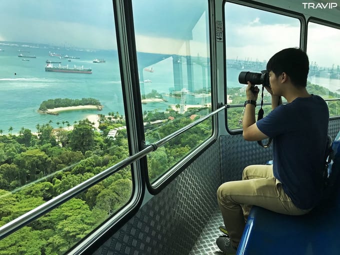 ngắm cảnh từ tiger sky tower trong lịch trình đi singapore dịp 30/4 cho nhóm bạn thân