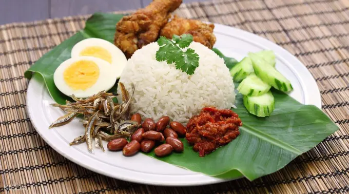thưởng thức ẩm thực malaysia trong lịch trình đi singapore cho nhóm bạn