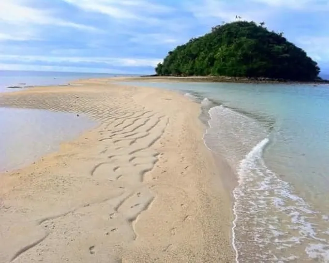 biển ở đảo bon bon là một bãi biển đẹp ở philippines