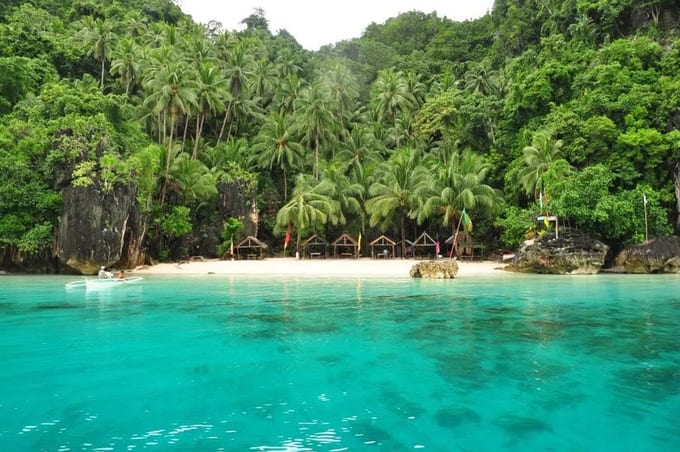 một trong những bãi biển đẹp ở philippines là bitaog