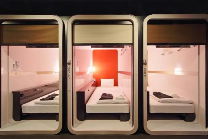 capsule hotel first cabin hạng thương gia là phương án thay thế airbnb ở nhật bản