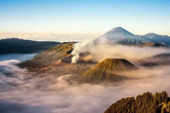núi lửa đang hoạt động ở indonesia