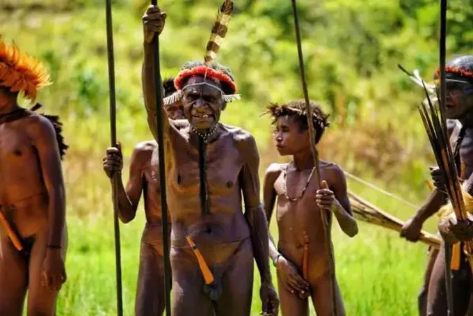 người papua bản địa ở indonesia