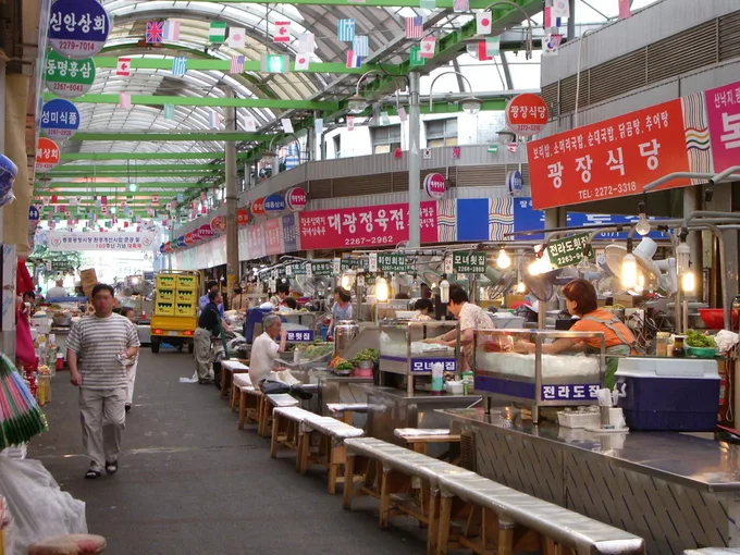 chợ dongdaemun là một chợ đêm hàn quốc nổi tiếng