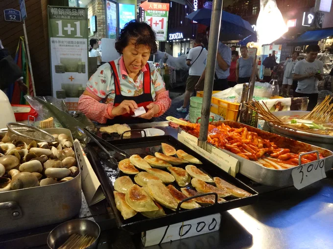ẩm thực chợ myeongdong