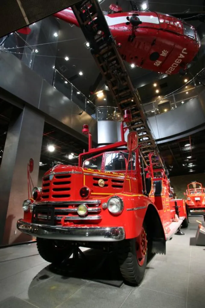 xe chữa cháy tại bảo tàng ở tokyo