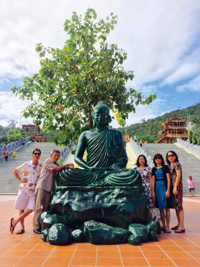 tượng phật trong thiền viện trúc lâm hộ quốc