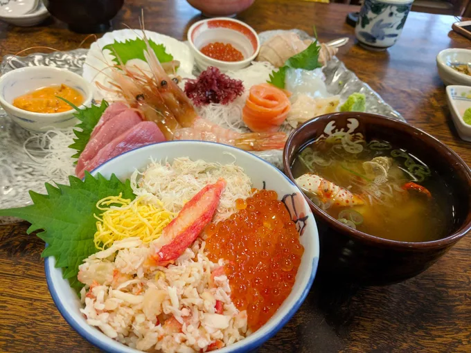 sashimi, kaisendon và canh cua