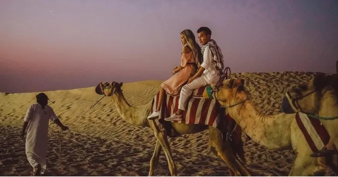 cưỡi lạc đà trên sa mạc dubai