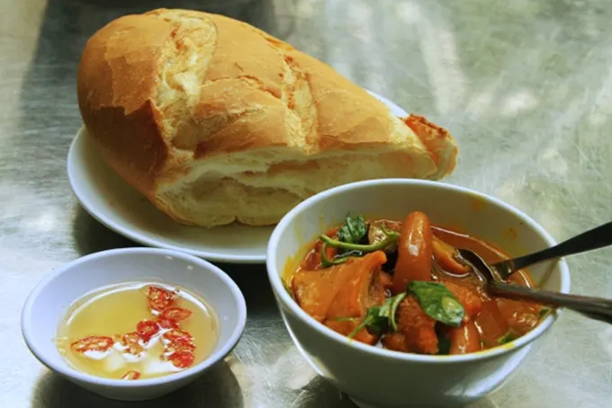 Món Phá Lấu - Món ngon tại Đà Nẵng làm từ nhiều nguyên liệu khác nhau