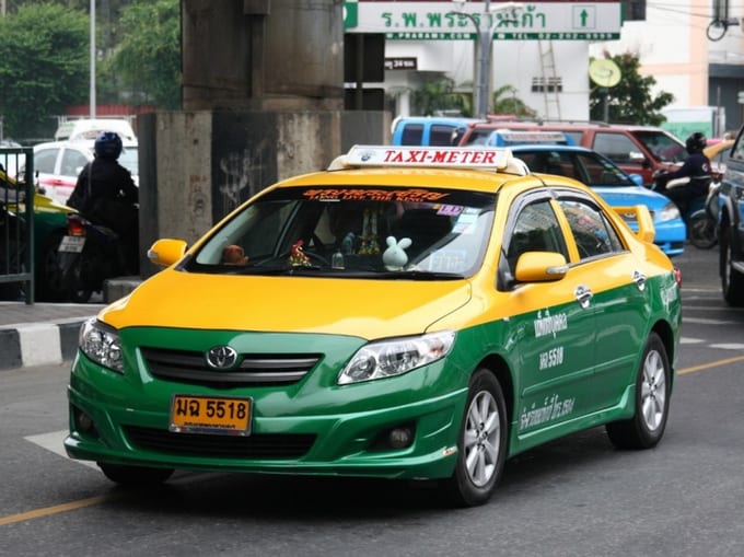 How-To-Enjoy-A-Klook-It-Yourself-Holiday-In-Phuket-taxi