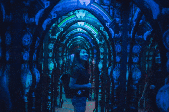 science center singapore mirror maze 
