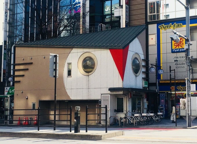 tokyo-subway-guide-owl-police-box
