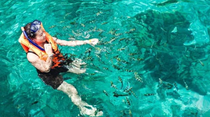 Raya Island snorkeling