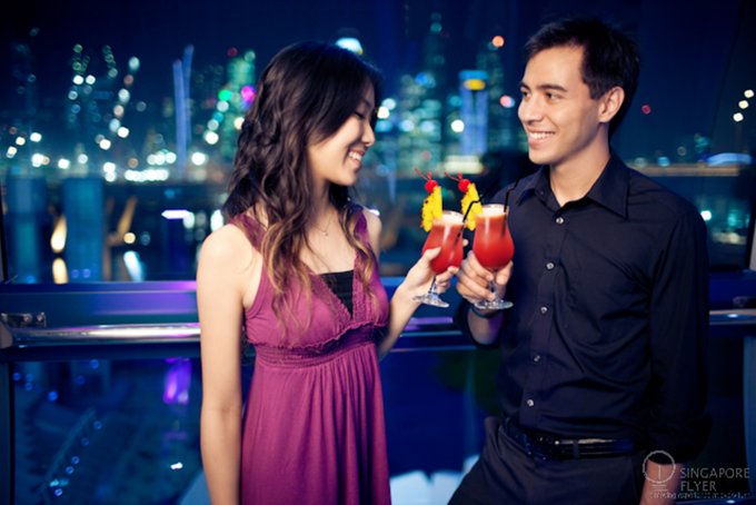5-things-to-do-aboard-asia's-largest-wheel-singapore-sling