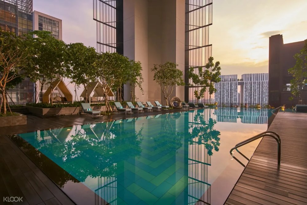 oasia downtown hotel pool