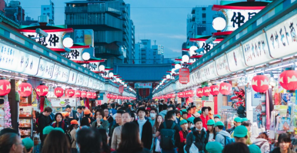 You wouldn’t want to lose your mates in a crowd like this without a SIM